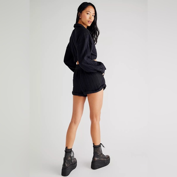 NWOT FREE PEOPLE Stay Cool Set In Black MSRP $98 Size L - Picture 2 of 16